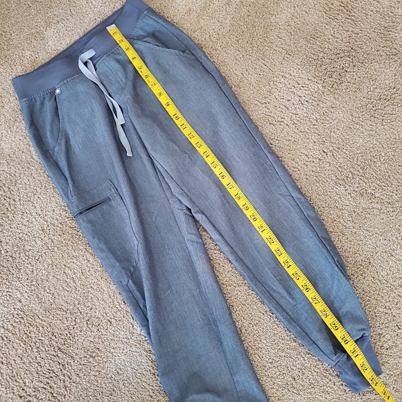 FIGS - Scrubs Top and Bottom Set - Picture 11 of 12